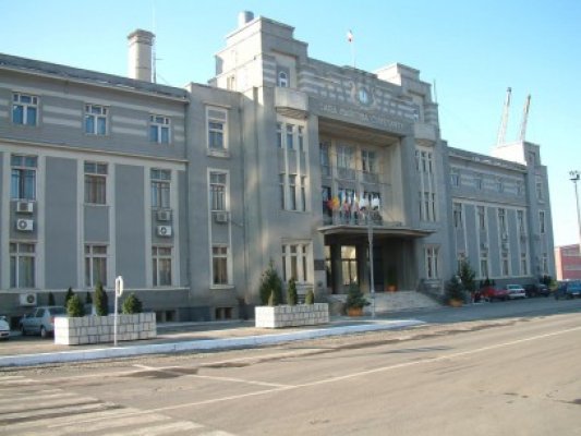 S-a semnat contractul colectiv de muncă în Port: salariile sunt mai mari